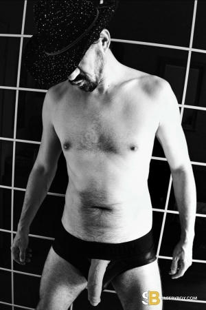 Gay Escort Mikeyxxl10 40yr - always safe sex