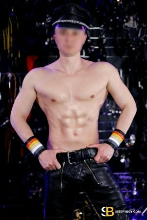 Gay Escort Master Alecs 30yr - blowjob