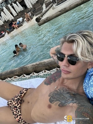 Gay Escort British Ryo 21yr - hotel dates