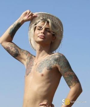 Gay Escort British Ryo 21yr - gangbang