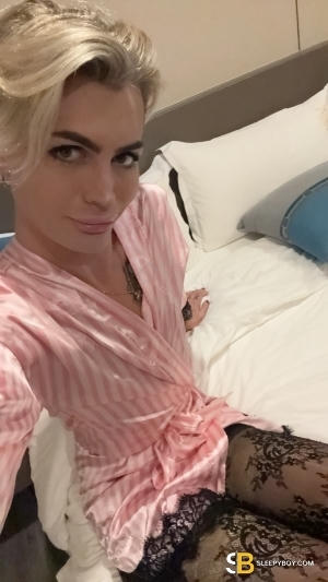 Gay Escort British Ryo 21yr - blowjob