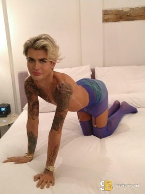 Gay Escort British Ryo 22yr - dirty talk