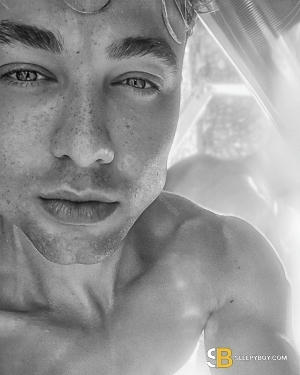 Gay Escort Benjamin King 30yr - foreskin