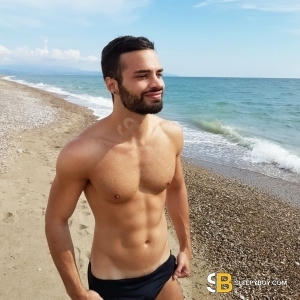 Gay Escort Davide 24yr - licking