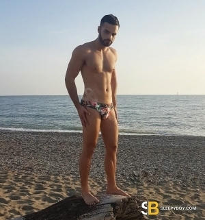 Gay Escort Davide 24yr - licking