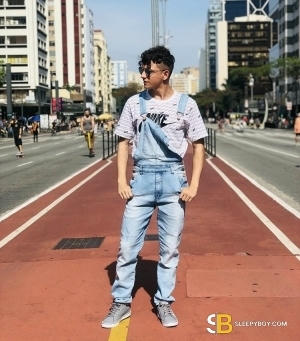 Escort Miguel 20yr - licking