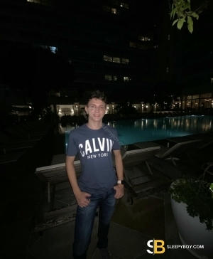 Gay Escort Derick 20yr - sucking