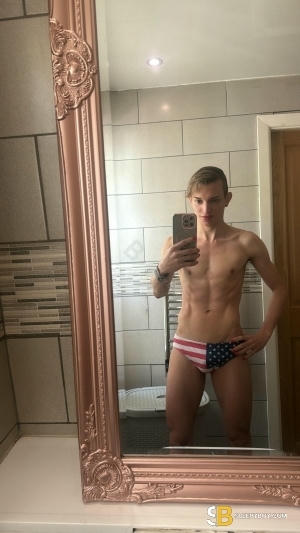 Gay Escort Derick Top 21yr - always safe sex