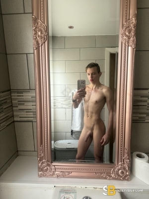 Gay Escort Derick Top 21yr - always safe sex