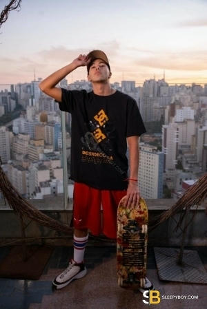 Bisexual Escort Brazzilianxxl 18yr - cum on body