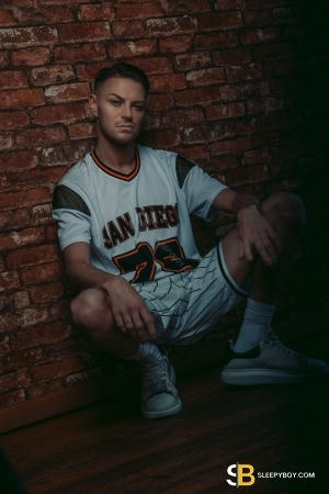 Bisexual Escort Grey 25yr - always safe sex