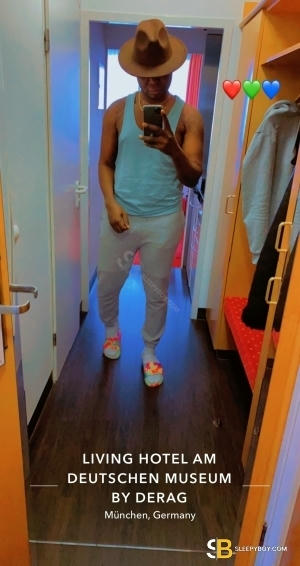 Gay Escort Prince 33yr - licking