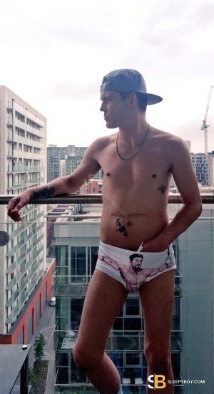 Gay Escort Jack 26yr - gangbang