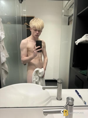 Gay Escort Kay 24yr - shaving