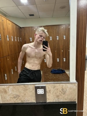 Gay Escort Kay 24yr - cum on body