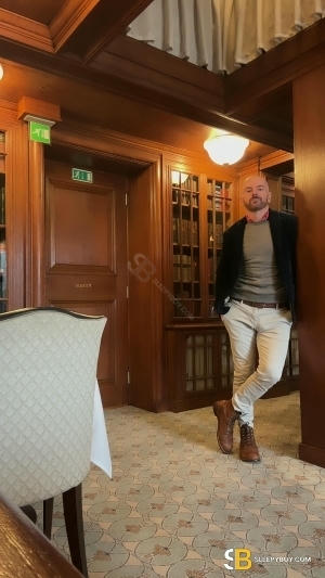 Gay Escort Tomasz 40yr - blowjob