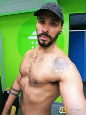 Gay Escort Alan Masseur Brazilian Guy E.c 41yr - trios