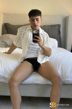 Gay Escort Felipe 24yr - licking