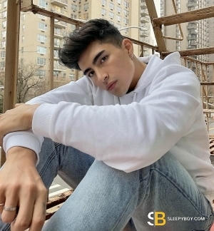 Gay Escort Felipe 24yr - licking