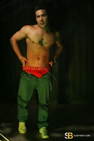 Bisexual Escort Chris_xl 27yr - shaving