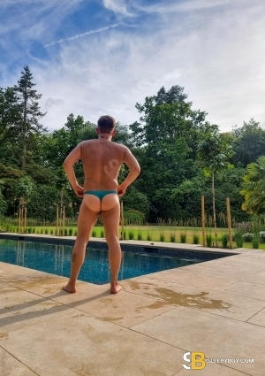 Gay Escort Karl James 31yr - licking