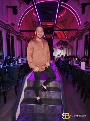 Gay Escort Karl James 32yr - licking