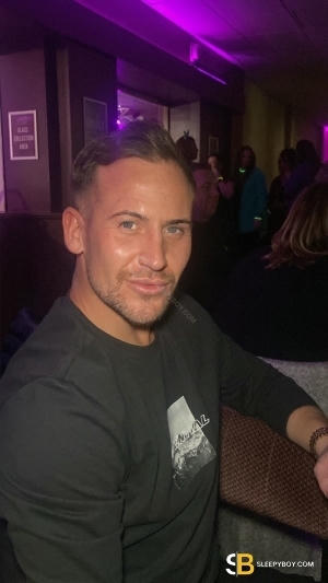 Gay Escort Karl James 32yr - sucking