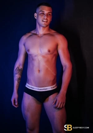 Gay Escort Noah M&uuml;ller 22yr - licking