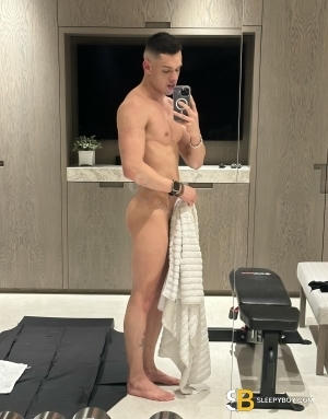 Gay Escort Noah Muller 22yr - licking