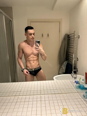 Gay Escort Marcello 23yr - nipple play