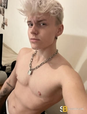 Bisexual Escort Rory 21yr - blowjob