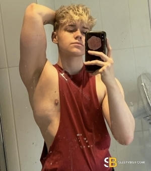 Gay Escort Rory 20yr - licking