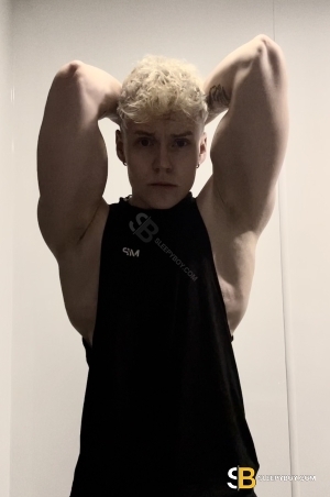 Bisexual Escort Rory 21yr - double penetration