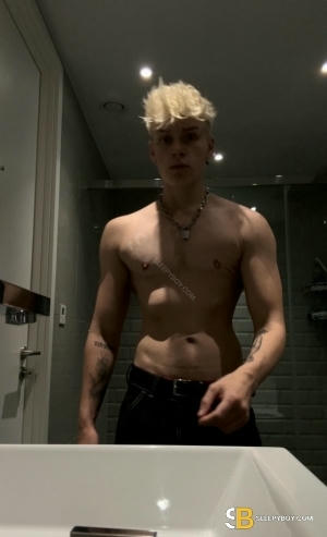 Bisexual Escort Rory 23yr - double penetration