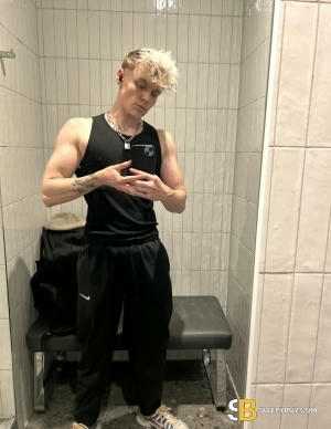 Bisexual Escort Rory 23yr - double penetration