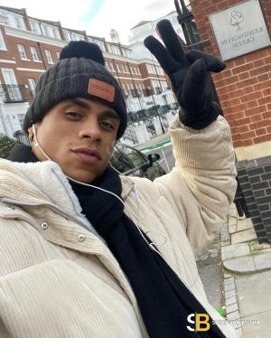 Bisexual Escort Leonardo 23yr - gangbang