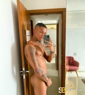 Gay Escort Leonardo Baiano 26yr - toys