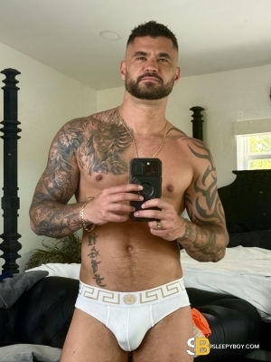 Gay Escort Jake 34yr - licking