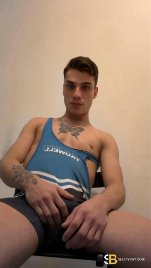 Gay Escort Lucas 18yr - trios