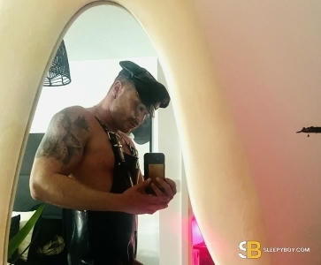 Gay Escort Tobias 33yr - gangbang