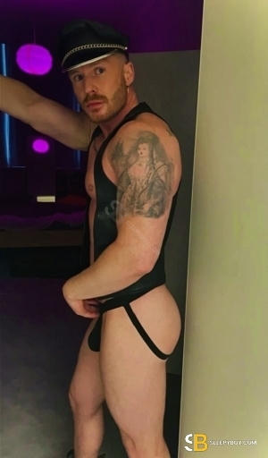 Gay Escort Tobias 33yr - trios