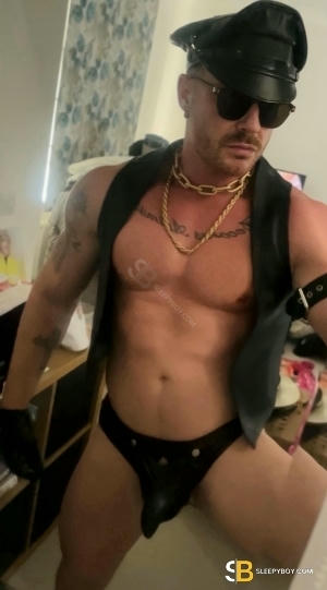 Gay Escort Tobias 34yr - trios