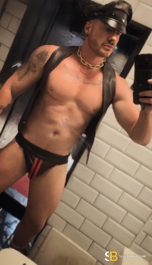 Gay Escort Tobias 34yr - gangbang