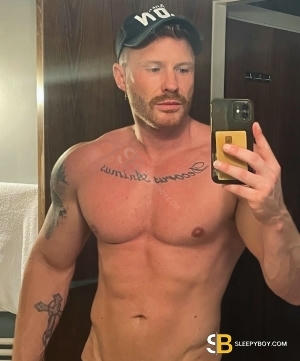 Gay Escort Tobias 34yr - trios