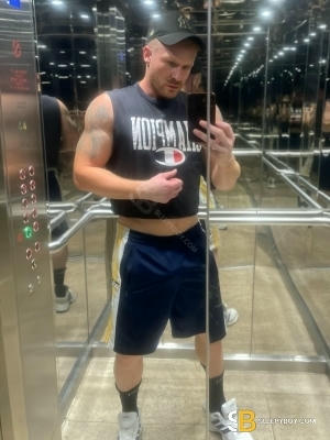 Gay Escort Tobias 34yr - gangbang