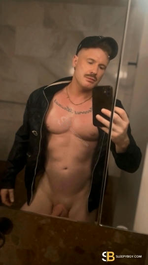 Gay Escort Tobias 33yr - trios