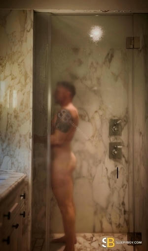 Gay Escort Tobias 33yr - trios