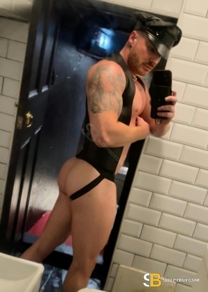 Gay Escort Tobias 34yr - trios