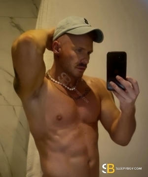 Gay Escort Tobias 33yr - trios