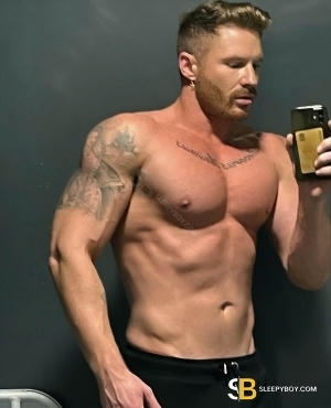 Gay Escort Tobias 34yr - trios
